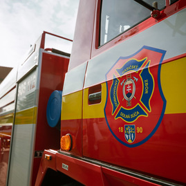 Zväčšiť fotografiu - Hasičom v kraji budú pomáhať ďalšie dva defibrilátory - TSK_DHZ defibrilátory-85